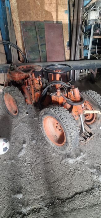 Tractoraș  4x4 de vânzare