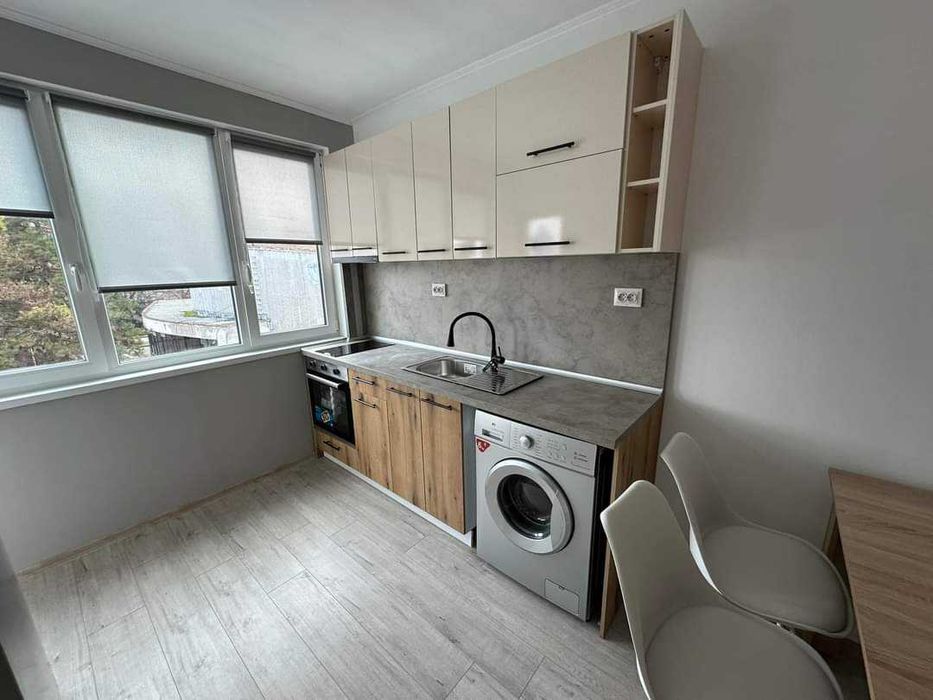 Дава се под наем Тристаен апартамент в Добрич, ЖП Гара - 80 кв.м за 306 € - Снимка #1