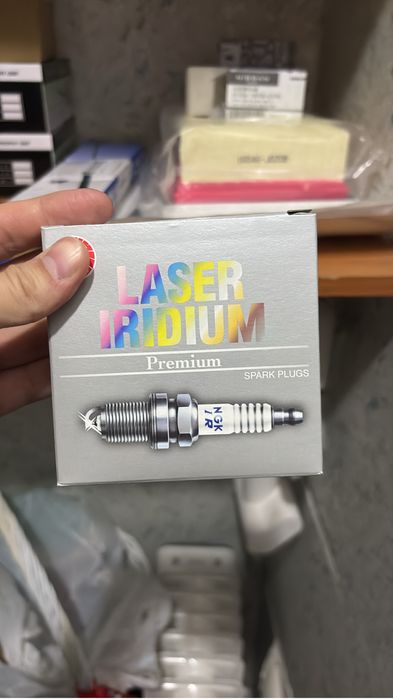 Свечи зажигания NGK ILKAR7B11