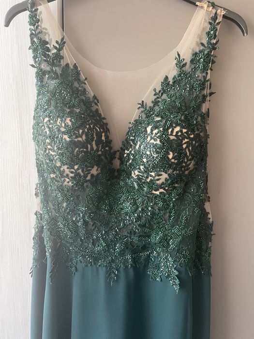 Официална рокля.