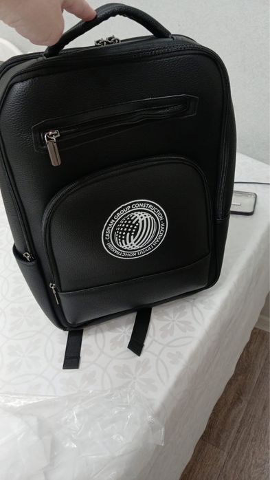 Сумка-рюкзак и студентам и школьникам