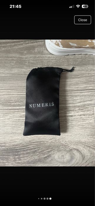 Numeris sneakers