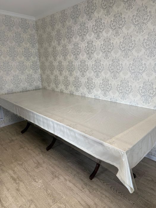 Продается стол деревянный