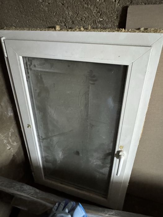 Прозорец почти чисто нов