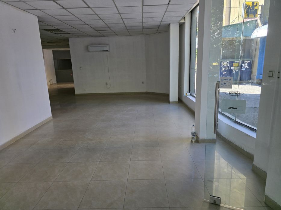 Дава се под наем Магазин в Левски - 160 кв.м за 450 € - Снимка #2