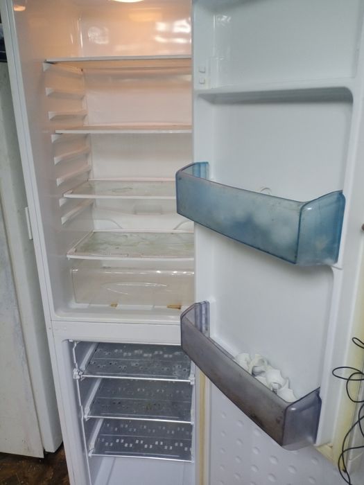 Продам рабочий холодильник.