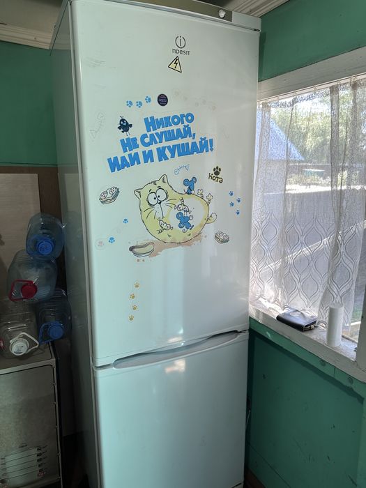 Холодильник indesit