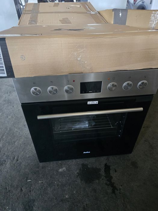 Нов комплект фурна с котлони за вграждане Amica