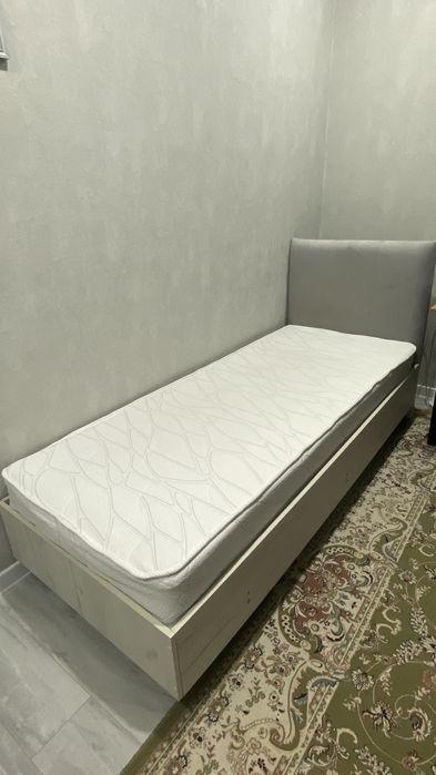 Продам кровать 1,5.