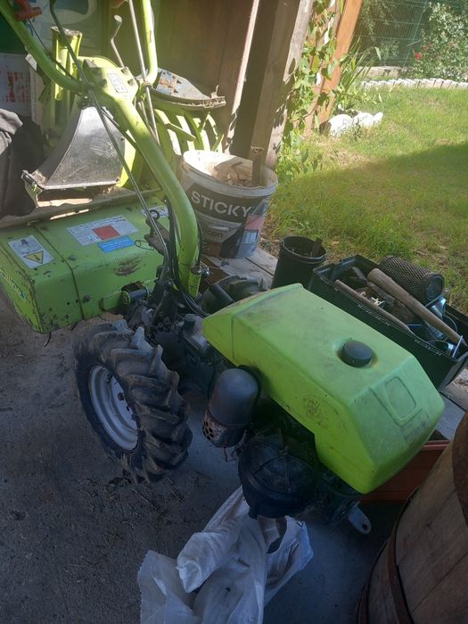Vând motocultor și cosituare