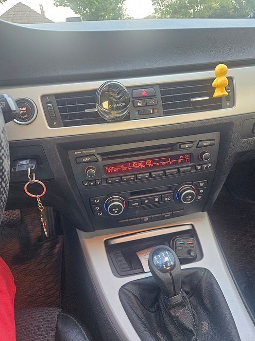 Vând  BMV  seria 3 E 90  Facelift 318d