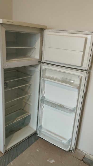 Хладилник Electrolux 140 см.