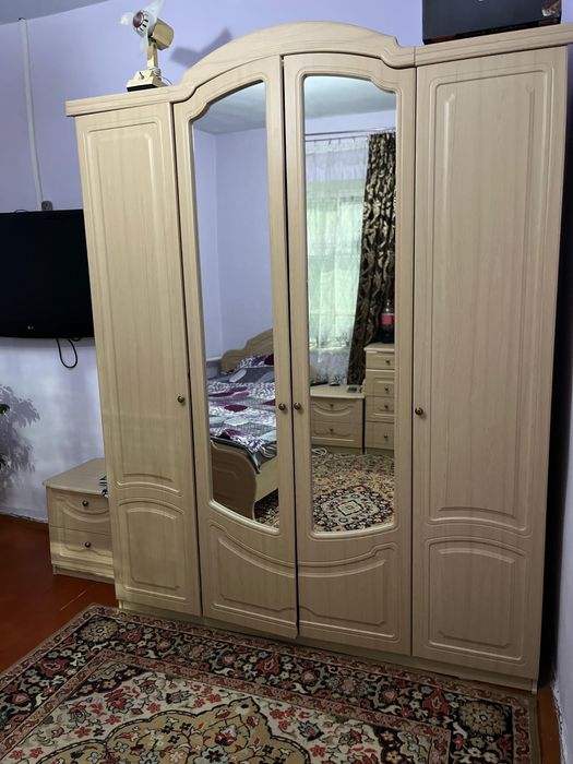 Продам спальный гарнитур