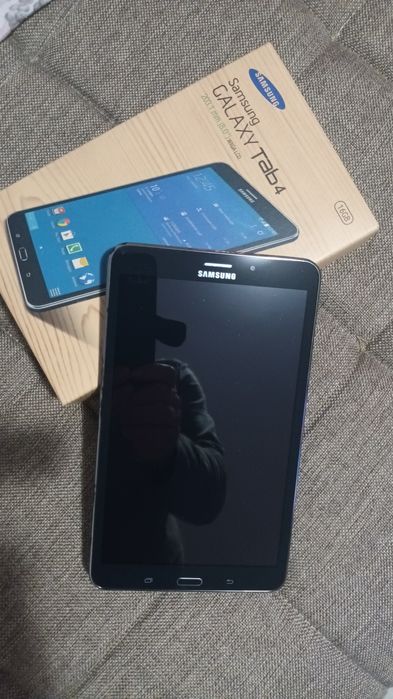 Vând tableta tab 4