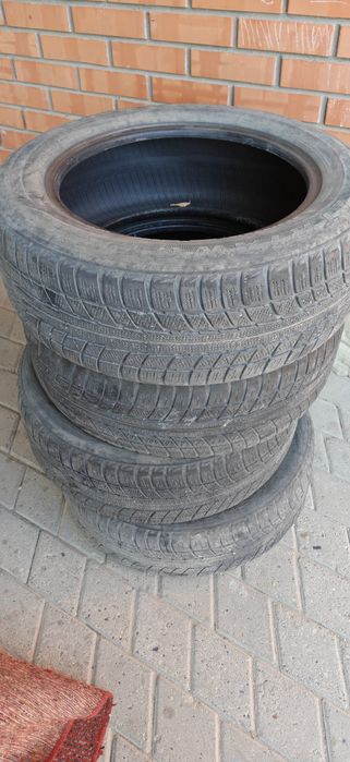 235/60/18 продам зимнюю резину комплект 30000 торг имеется