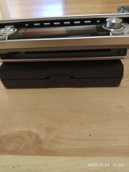 CD за кола JVC с падащ панел