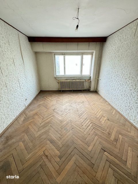 Apartament 2 camere de vanzare, ultracentral, B-dul Republicii, Barlad