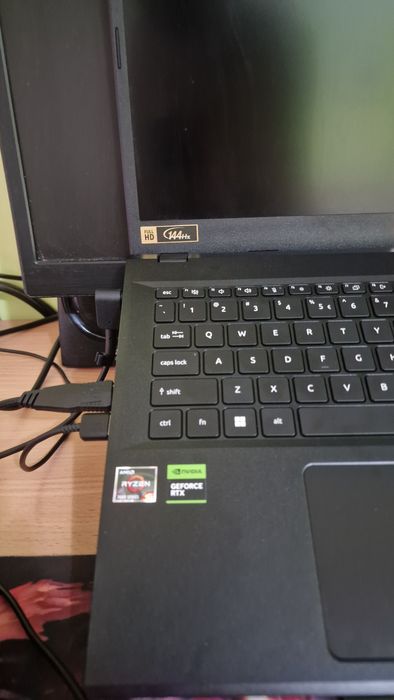 Acer nitro v15 ofer la el ce se vede in poze+suport de leptop