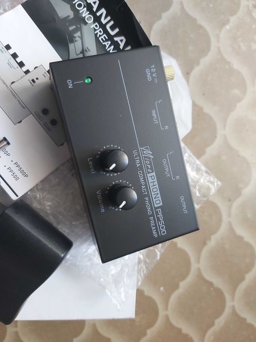 Preamplificator phono ultracompact cu reglare volum bas, balans inalte