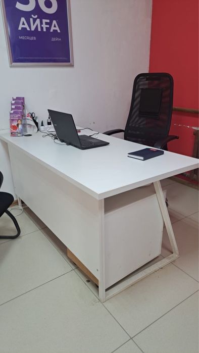 Продается офисный стол