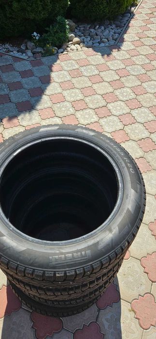 Зимние шины б/у: Pirelli Ice Zero, 235/55/R20