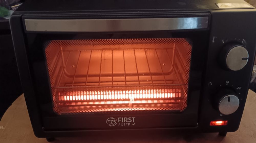 Продавам мини фурна.