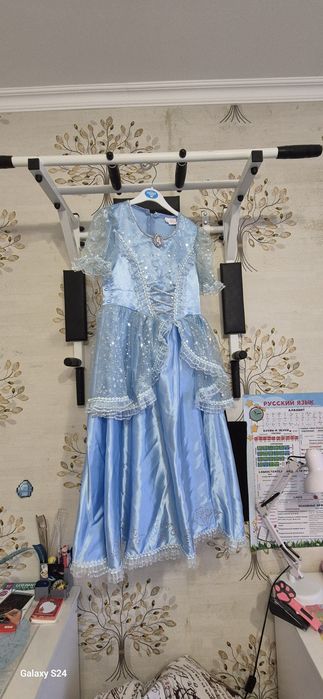 Продам нарядные платья для девочки