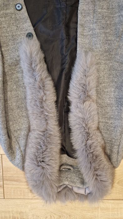 Вълнено палто с богата яка от лисица