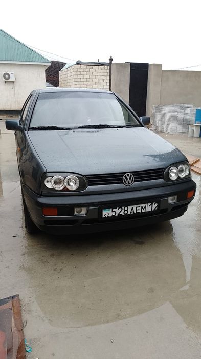 Гольф 3.  1,6 сатылады