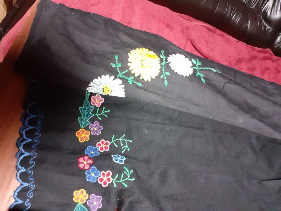 Пола  пищимал  за  народна носия