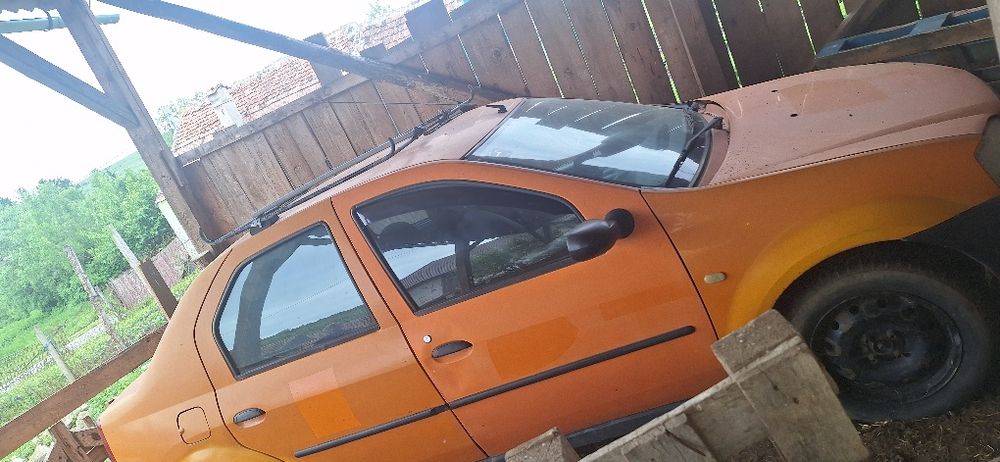 Vând Logan pentru piese de schimb