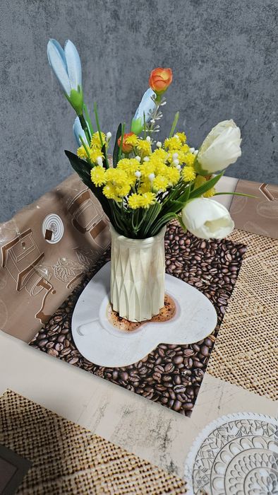 Гипсовые ручные вазы