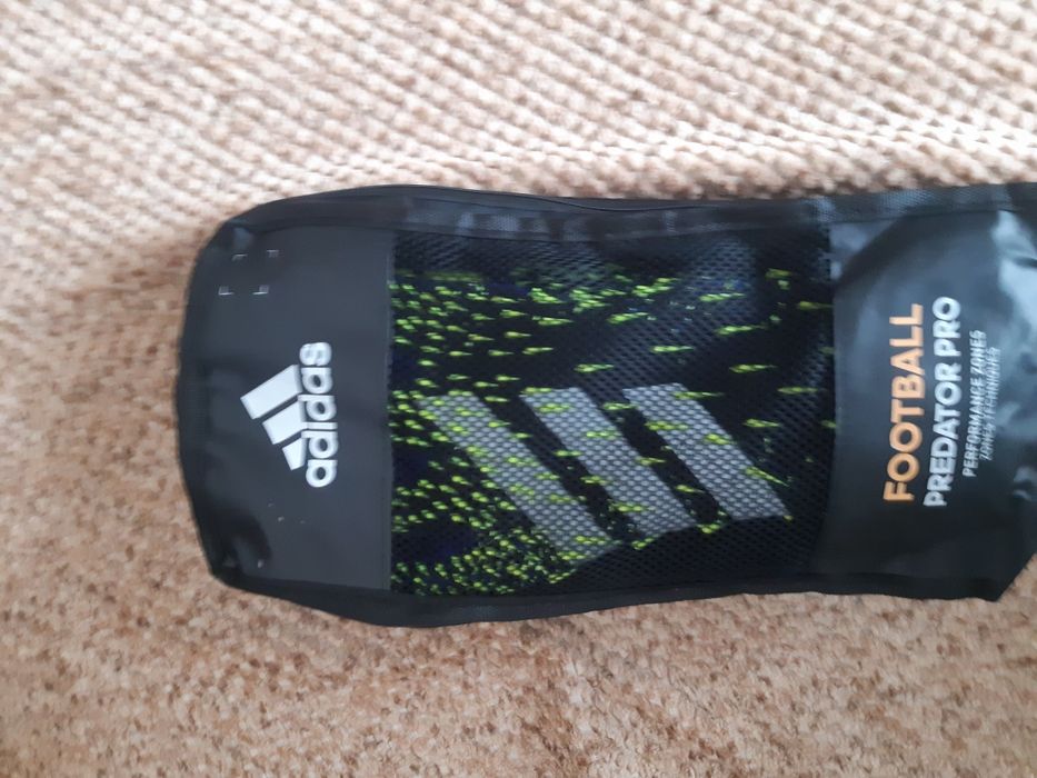 Футбольные перчатки  PREDATOR PRO на мальчика 10-14 лет