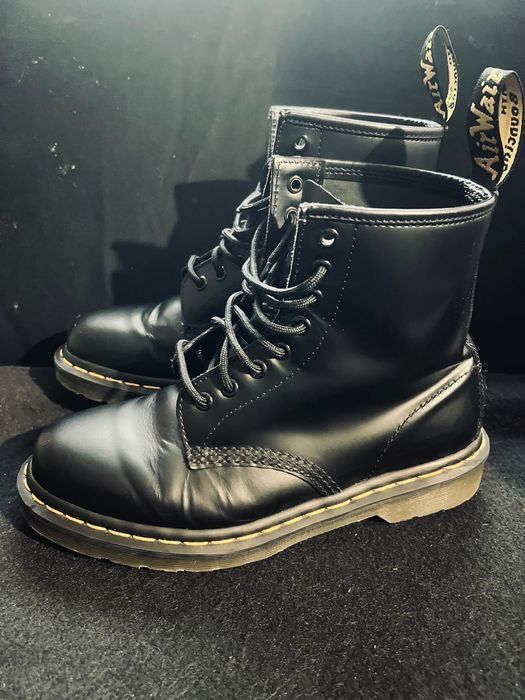Дамски Кубинки Dr. Martens Vegan 1460
в черно с равна подметка