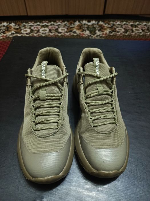 Кроссовки  новые маломерят