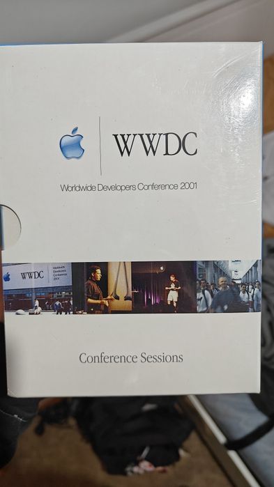 WWDC 2001 conference sessions CD-uri sigilate!