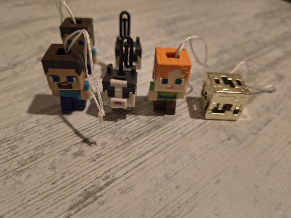 Продавам/заменям Minecaft kinder joy