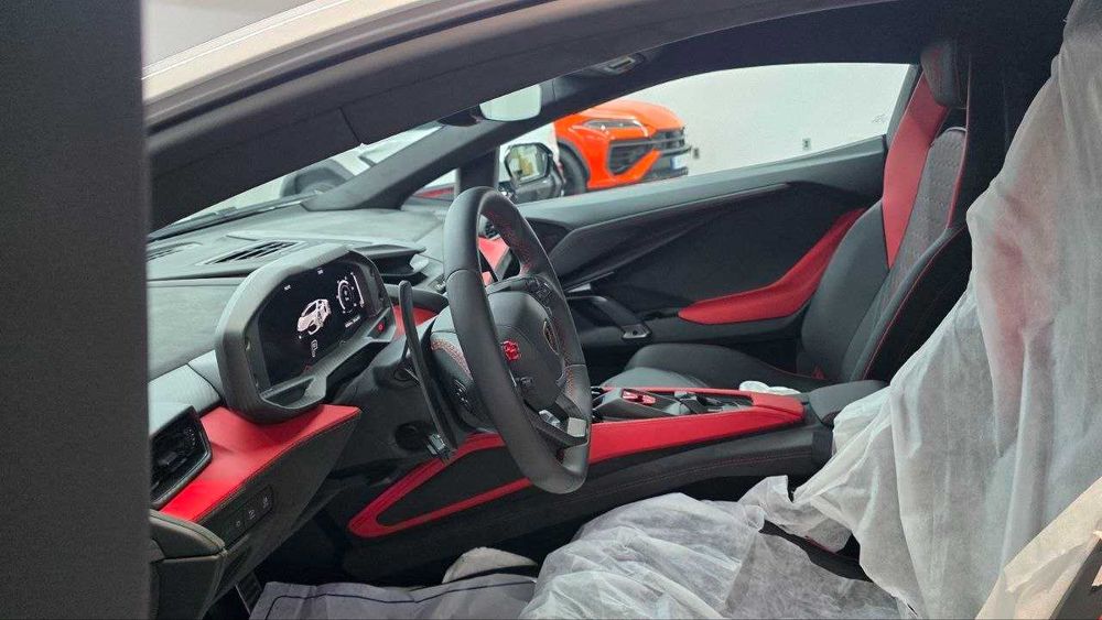 Lamborghini Revuelto