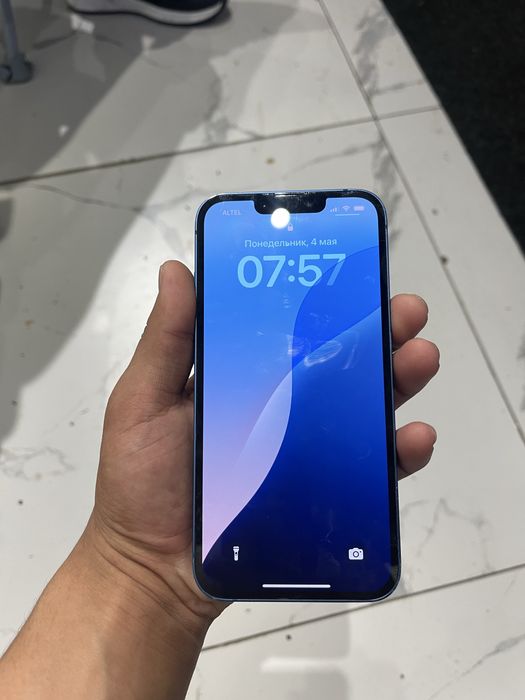 iPhone 13 в идеальном состояние