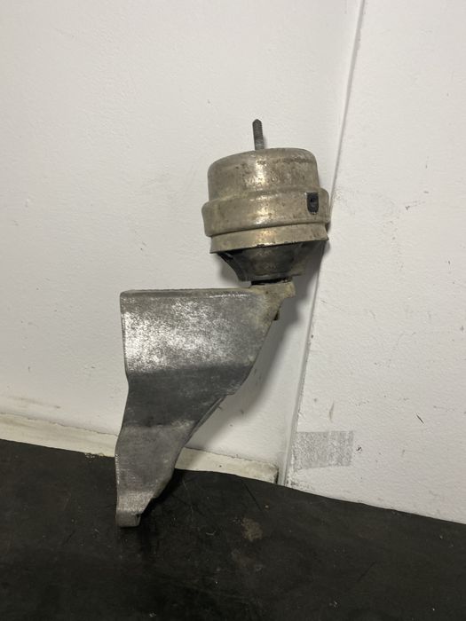 Suport tampon motor Volkswagen Vw Passat B5.5 1.9 TDI AJM 8D0199307P