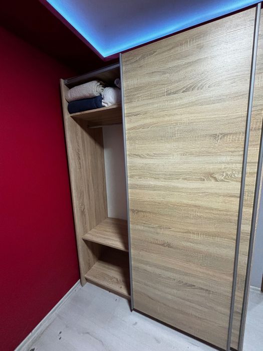 Гардероб от мебелен магазин Jusk