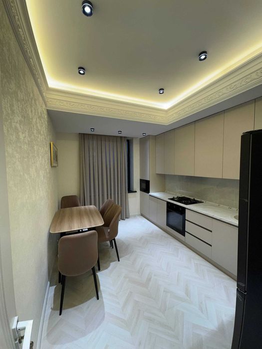 Шахар марказидан новостройка сотилади