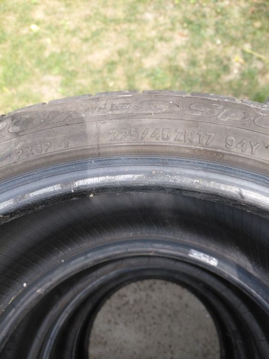 Vând 4 cauciucuri de vară R17