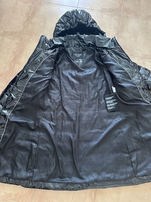 Продавам дълго зимно яке Guess XS