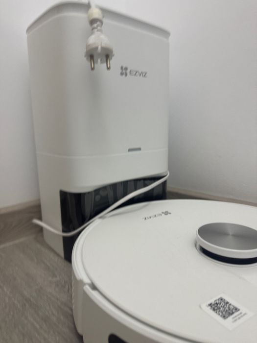 Aspirator robot EZVIZ cu functie de mop