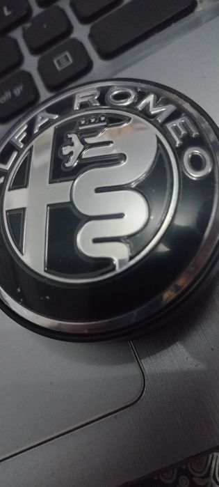 Alfa Romeo - Set embleme si capace - 4 capace pentru jante aliaj