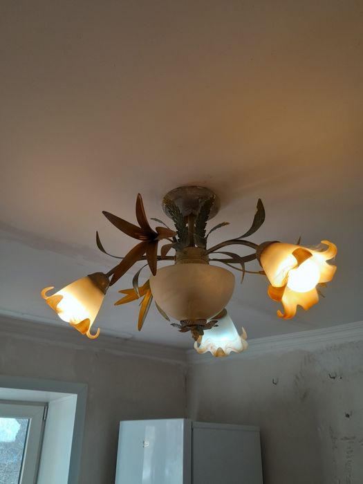 Продам люстру б/у