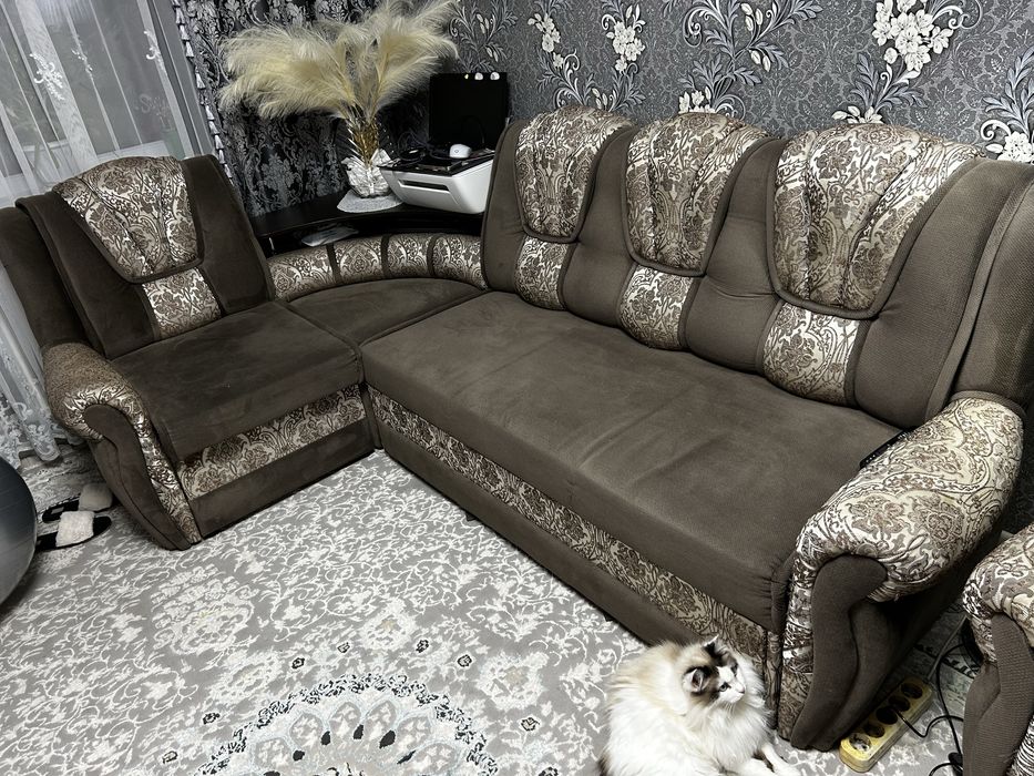 Диван с креслом