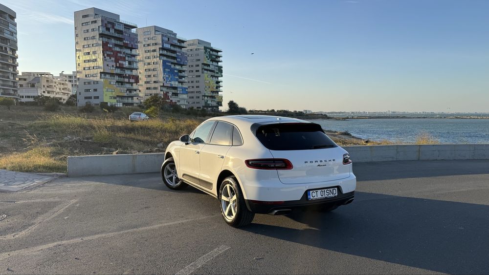 2017 Porsche Macan 2.0T R4 252 CP