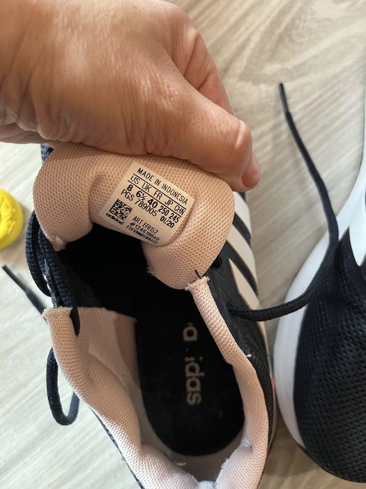 Два чифта маратонки